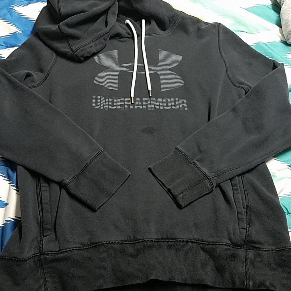 Black sweatshirt